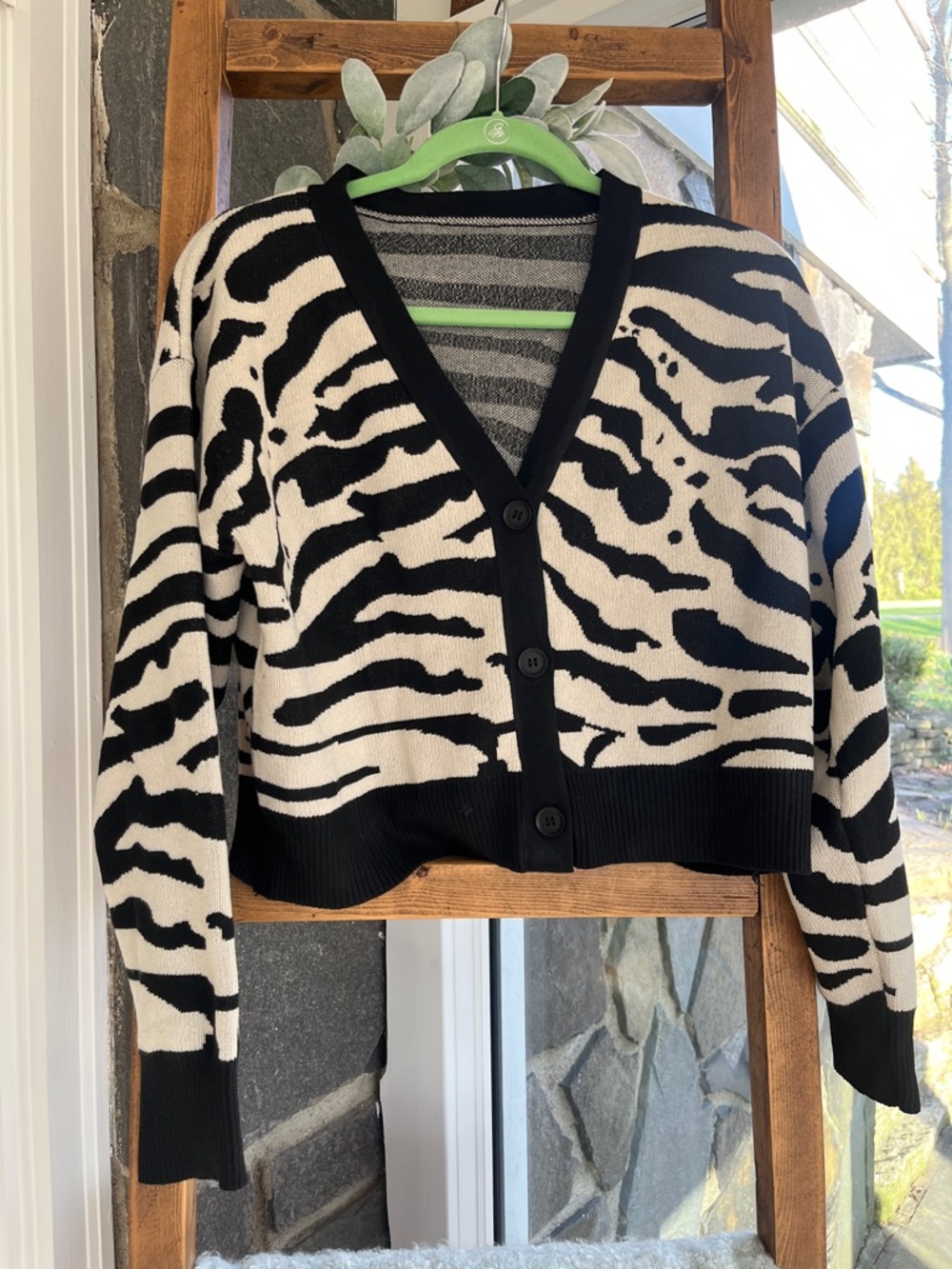 Black & White Zebra-Print V-Neck Cardigan Sweater